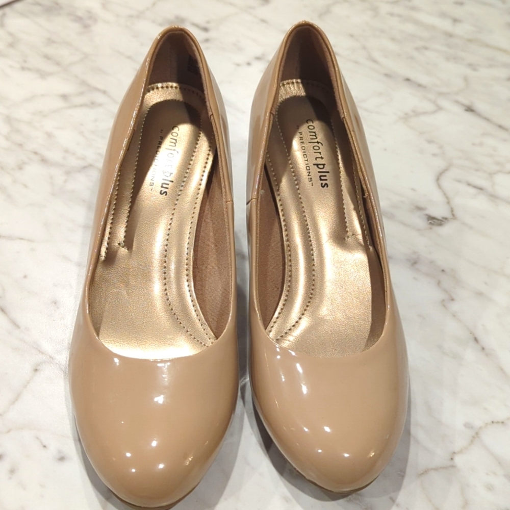 Comfort Plus "Predictions" Beige/Tan shoe Size 7 1/2
